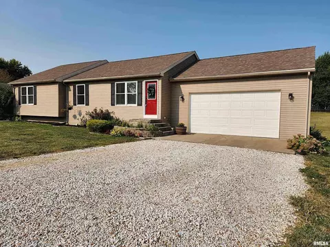 210 Bittersweet St, Payson, IL 62360