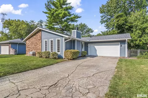 427 Woodland Rd, Chatham, IL 62629