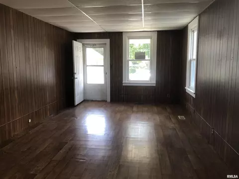 Living - 1137 E Oak, Springfield, IL 62703 photo 1 of 3
