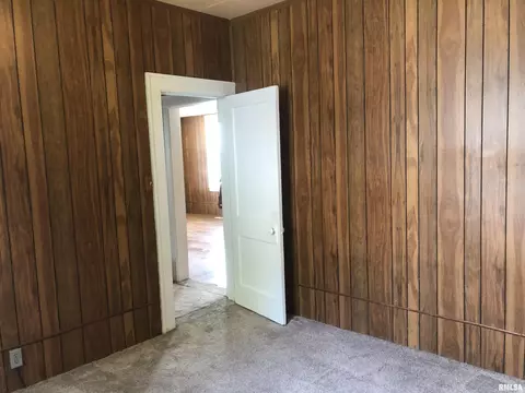 Bedroom - 1137 E Oak, Springfield, IL 62703 photo 4 of 7