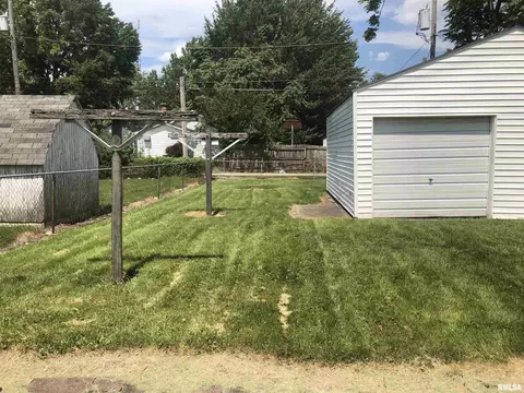 Exterior - 1137 E Oak, Springfield, IL 62703 photo 6 of 6