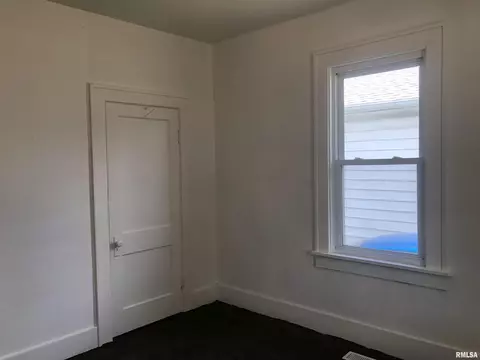 Bedroom - 1137 E Oak, Springfield, IL 62703 photo 2 of 7