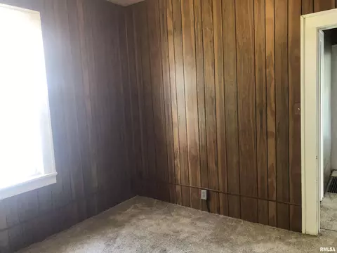 Bedroom - 1137 E Oak, Springfield, IL 62703 photo 6 of 7
