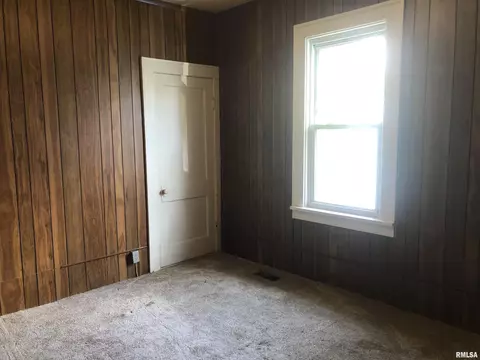 Bedroom - 1137 E Oak, Springfield, IL 62703 photo 5 of 7