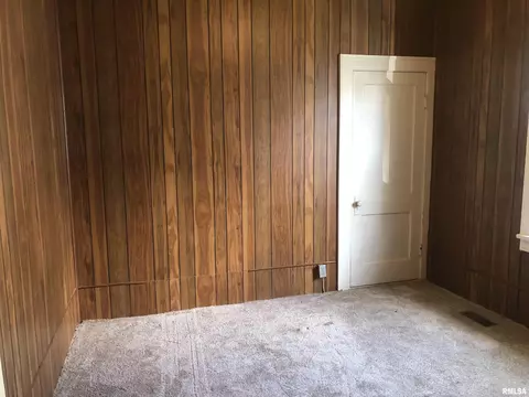 Bedroom - 1137 E Oak, Springfield, IL 62703 photo 7 of 7
