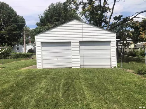 Exterior - 1137 E Oak, Springfield, IL 62703 photo 5 of 6