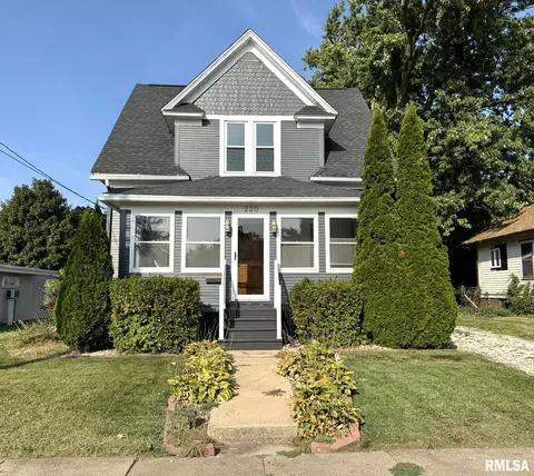 220 N Pleasant Ave, Galesburg, IL 61401