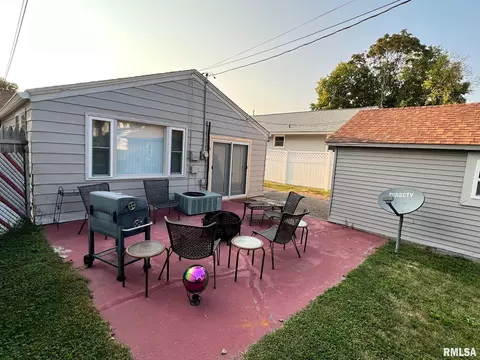 2124 N 19th St, Springfield, IL 62702 photo 2