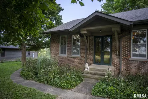 13510 E Clary Rd, Tallula, IL 62688