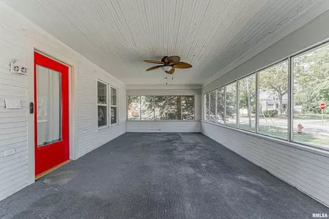 113 W Franklin St, Mclean, IL 61754 photo 3