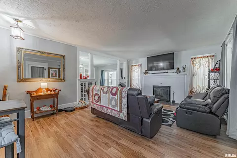 113 W Franklin St, Mclean, IL 61754 photo 6