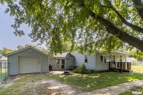 300 N 5th Ave, New Windsor, IL 61465