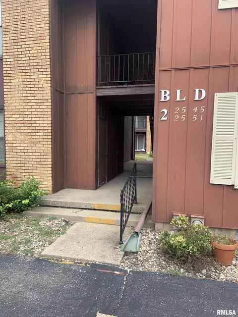 2545 W Monroe St, Springfield, IL 62704