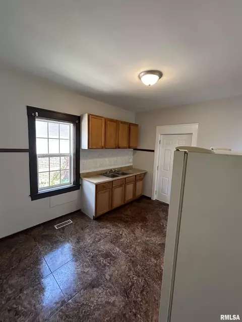 720 W North Grand Ave, Springfield, IL 62702 photo 4