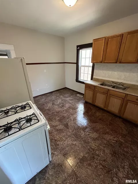 720 W North Grand Ave, Springfield, IL 62702 photo 3