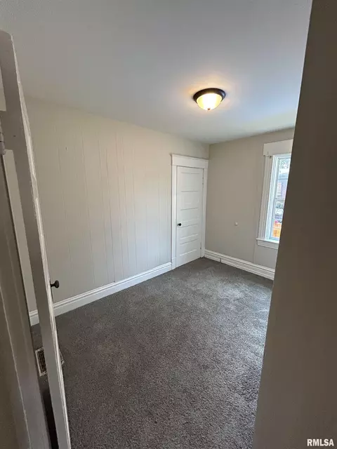 720 W North Grand Ave, Springfield, IL 62702 photo 6