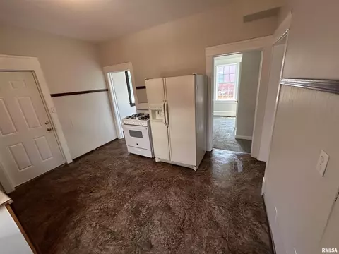 720 W North Grand Ave, Springfield, IL 62702 photo 2