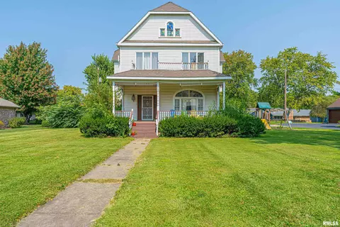 1108 E Chestnut St, Mason City, IL 62664