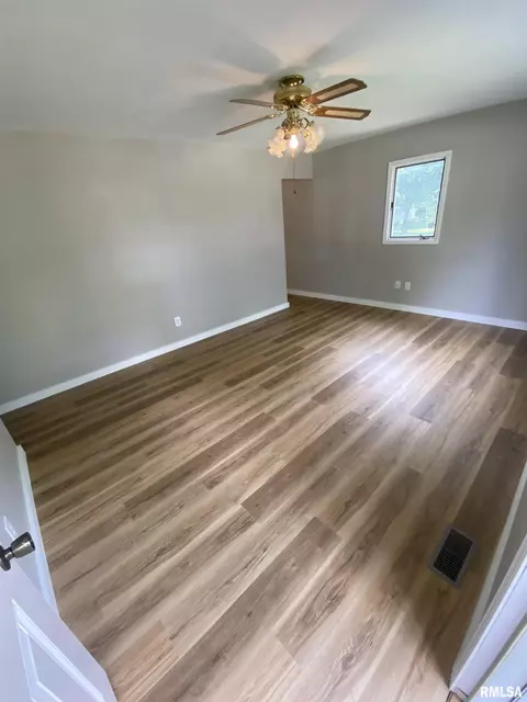 Bedroom - 8 Claire Dr, Springfield, IL 62702 photo 1 of 5