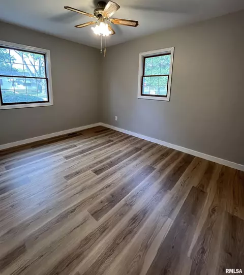 Bedroom - 8 Claire Dr, Springfield, IL 62702 photo 4 of 5