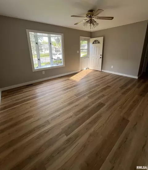 Living - 8 Claire Dr, Springfield, IL 62702 photo 2 of 2