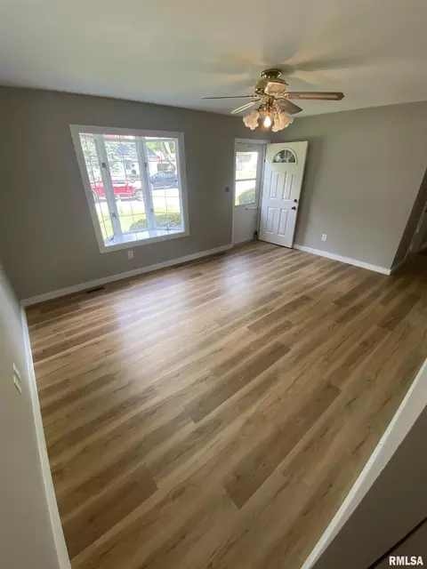 Living - 8 Claire Dr, Springfield, IL 62702 photo 1 of 2