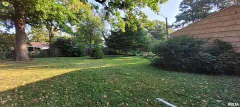 Exterior - 2361 E Converse Ave, Springfield, IL 62702 photo 5 of 9