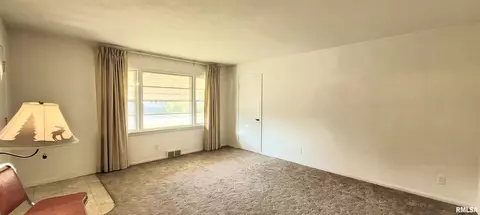 Living - 2361 E Converse Ave, Springfield, IL 62702 photo 1 of 1