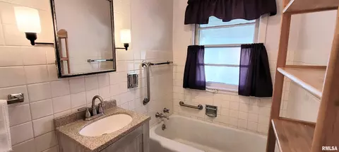 Bath - 2361 E Converse Ave, Springfield, IL 62702 photo 1 of 3
