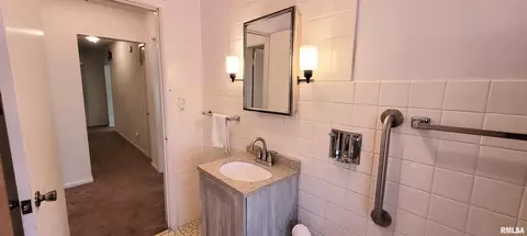Bath - 2361 E Converse Ave, Springfield, IL 62702 photo 3 of 3