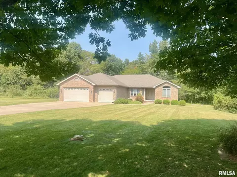 17220 Timber Edge Dr, Petersburg, IL 62675