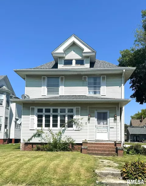 310 W 3rd Ave, Monmouth, IL 61462