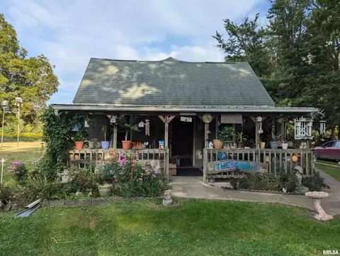 5597 N Woodland St, Astoria, IL 61501