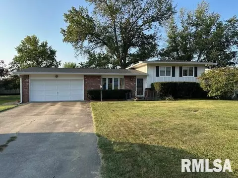 1207 Grandview Ave, Jacksonville, IL 62650