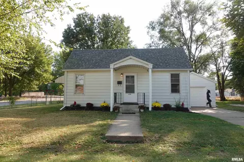 678 E Grove St, Galesburg, IL 61401