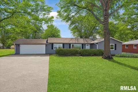 1048 Woodside Rd, Springfield, IL 62711
