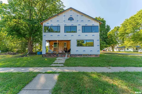 301 S 4th St, San Jose, IL 62682