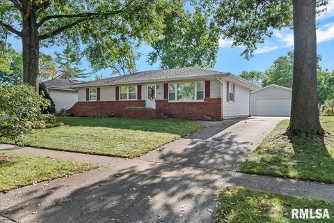 2612 Delaware Dr, Springfield, IL 62702