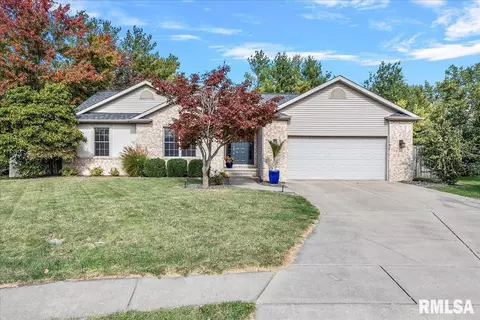 202 Huntington Rd, Chatham, IL 62629