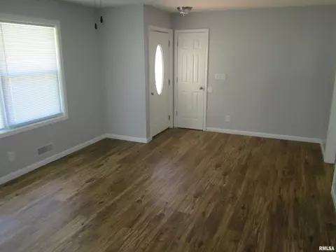 2941 S Douglas Ave, Springfield, IL 62704 photo 3