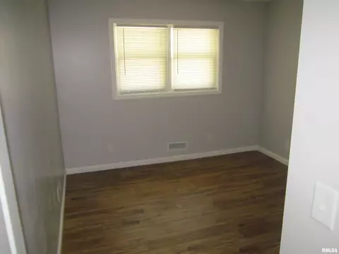2941 S Douglas Ave, Springfield, IL 62704 photo 9