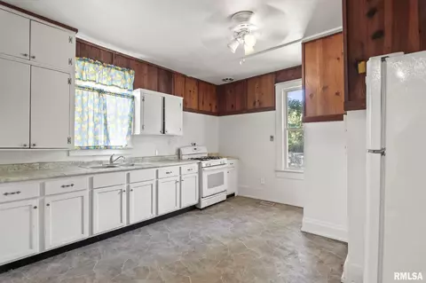 1221 E South Grand Ave, Springfield, IL 62703 photo 7