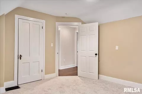 1043 N 6th St, Springfield, IL 62702 photo 27