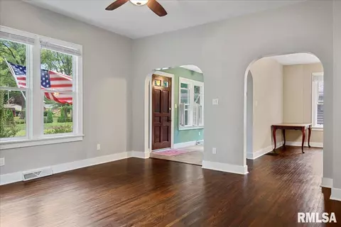 1043 N 6th St, Springfield, IL 62702 photo 8