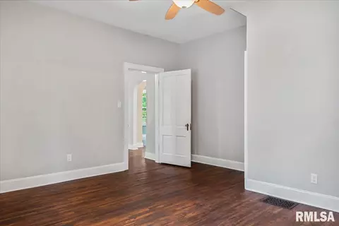 1043 N 6th St, Springfield, IL 62702 photo 18