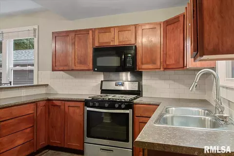 1043 N 6th St, Springfield, IL 62702 photo 14