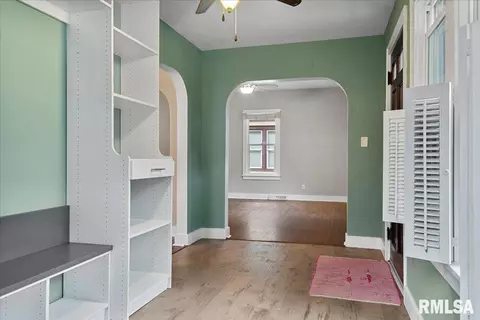 1043 N 6th St, Springfield, IL 62702 photo 5