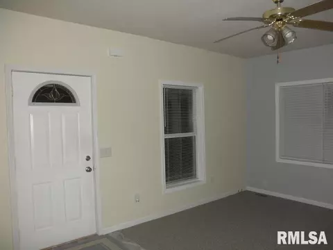 125 E Wineman St, Auburn, IL 62615 photo 2