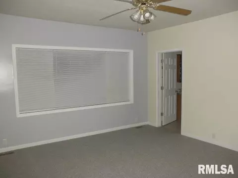 125 E Wineman St, Auburn, IL 62615 photo 3