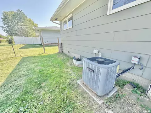 815 W Jackson St, Abingdon, IL 61410 photo 22
